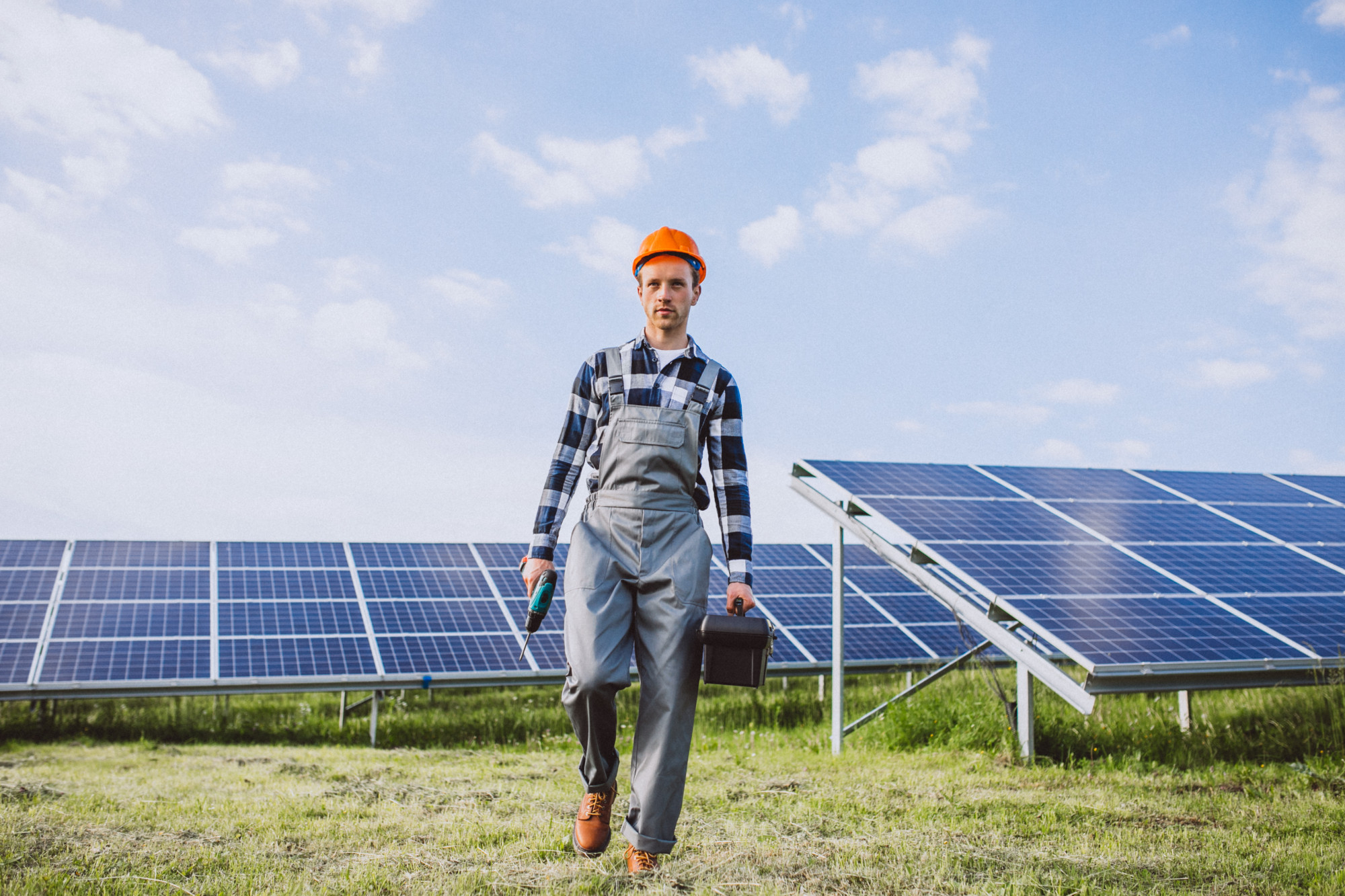 Hybrid and Off Grid Solar Systems with Battery